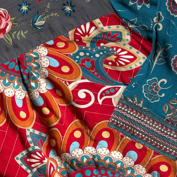 John Mark Floral Embroidered Gray and Teal Tunic - Picture 5 of 9